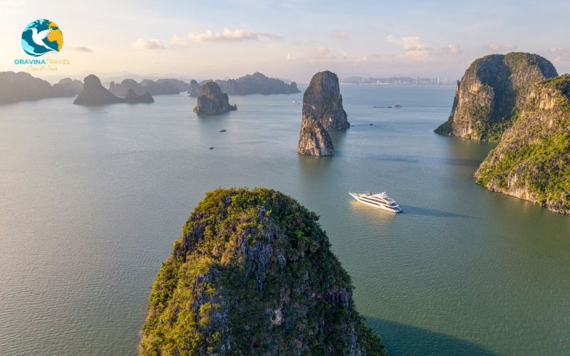 Experiencing activities in Ha Long Bay