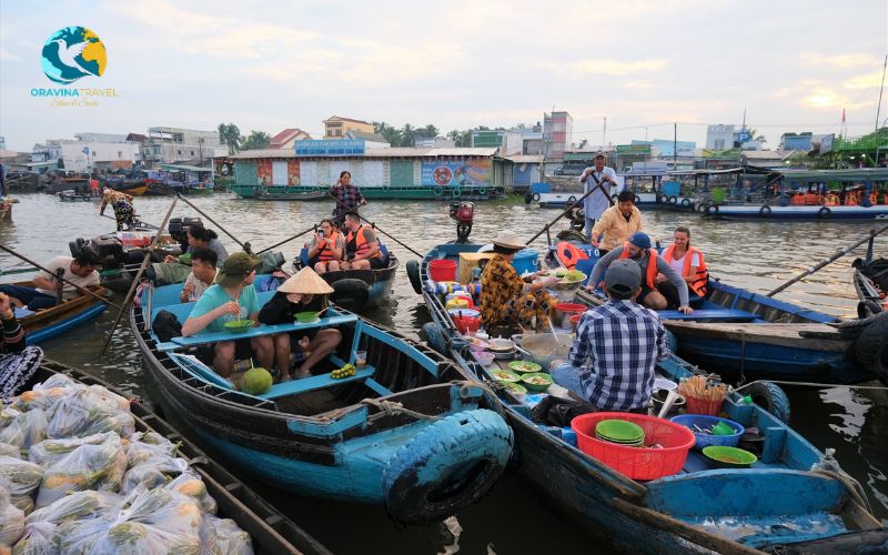 Vibrant morning at Cai Rang Floating Market