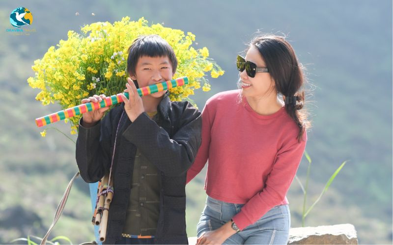 Smiling moments in Ha Giang's flower season