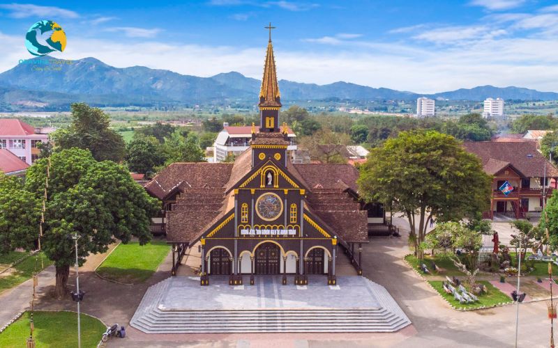 Enjoy at Kon Tum Wooden Church