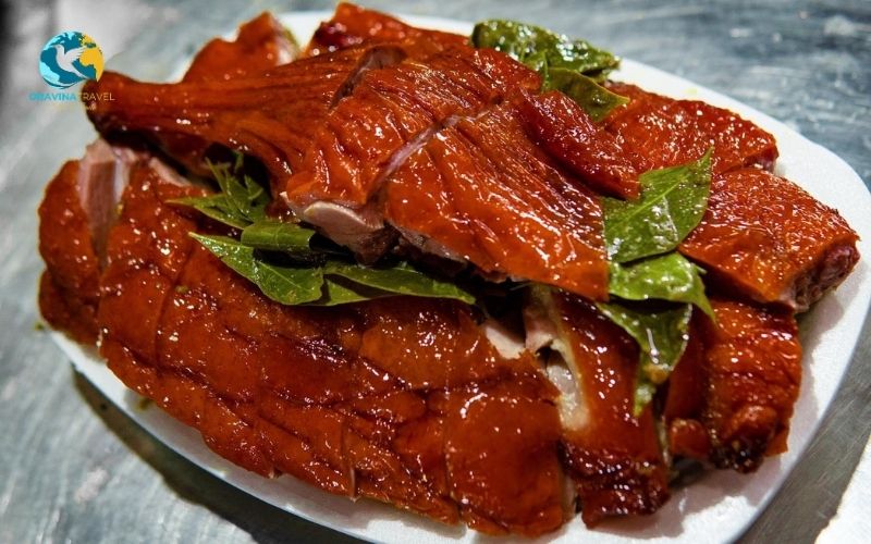 Roasted duck with “mắc mật” leaves