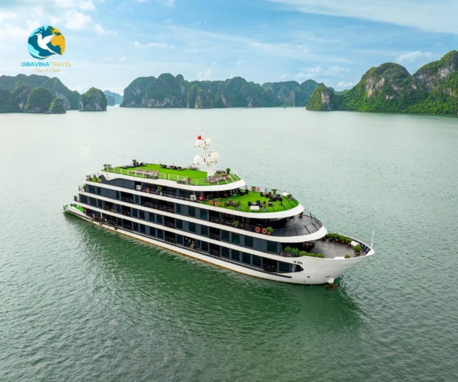 luxury Halong Bay cruise