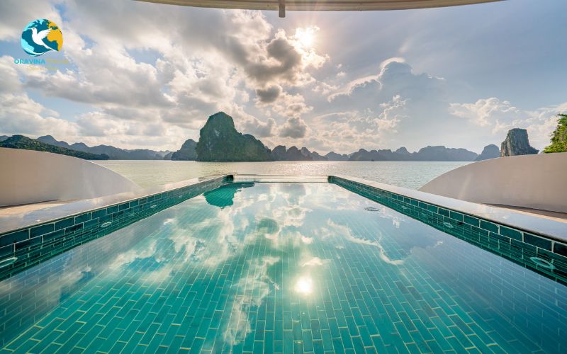 Swimming pool on cruise 