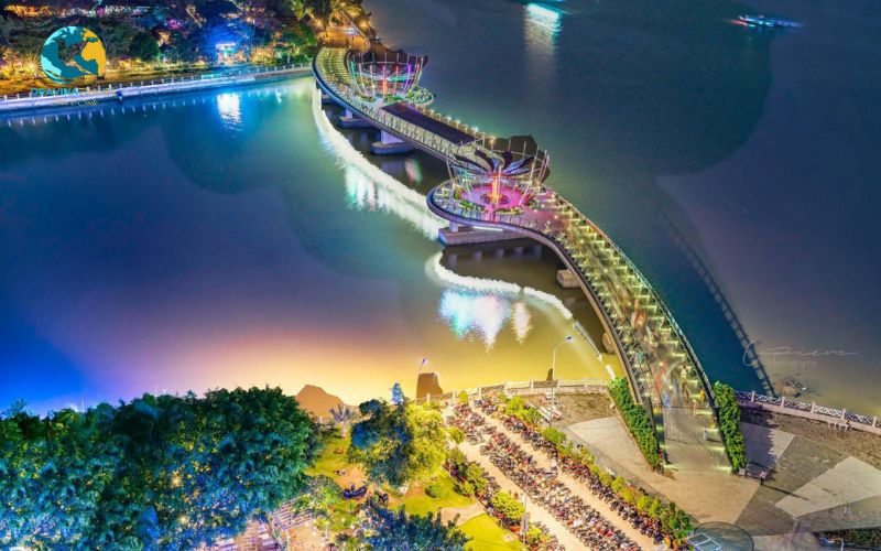 Let's come and experience the beauty of Ninh Kieu Wharf