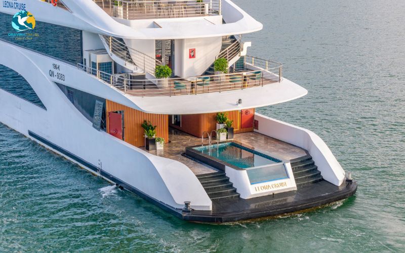 Five-Star Cruise in Ha Long Bay