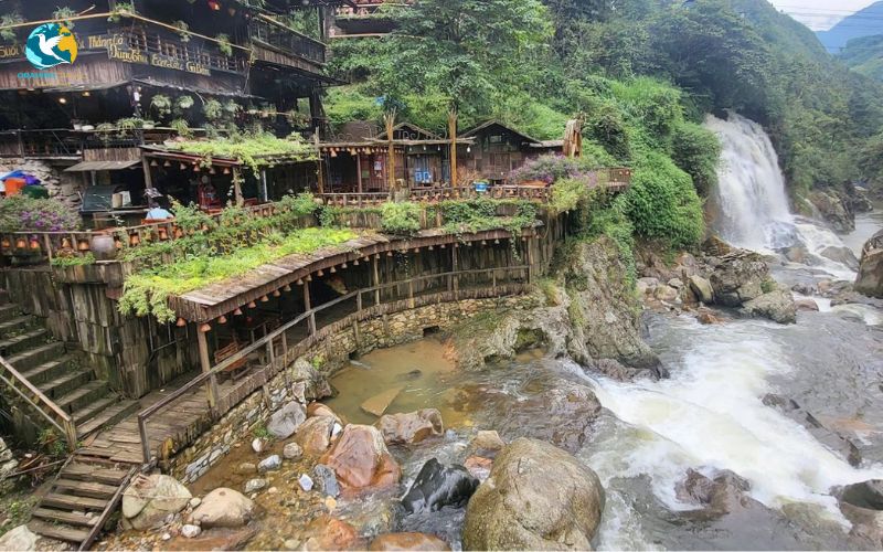 Trekking to Cat Cat Village