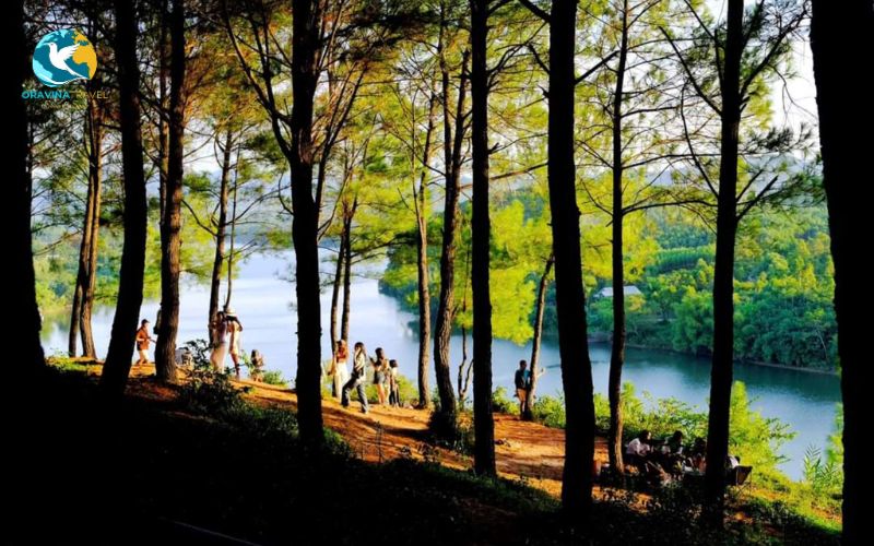 Watching the sunset on Vong Canh hill