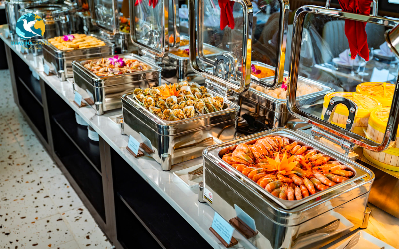 Enjoy seafood buffet on the cruise